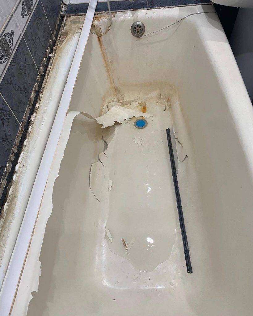 чугунная ванна до реставрации